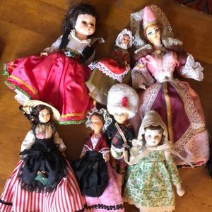 Lot of vintage dolls